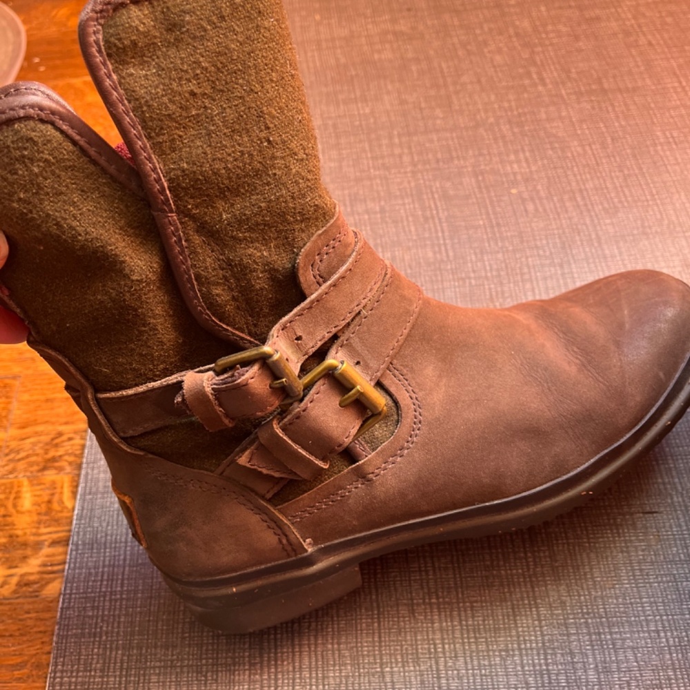 Ugg boot - Picture 7 of 8